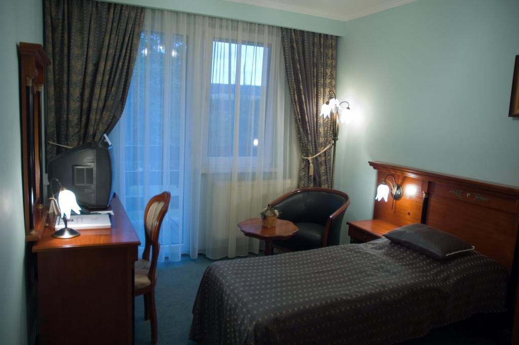Grand Hotel Residence Boutique Hotel With Privat Wellnes (Adults Only) Пиещани Екстериор снимка