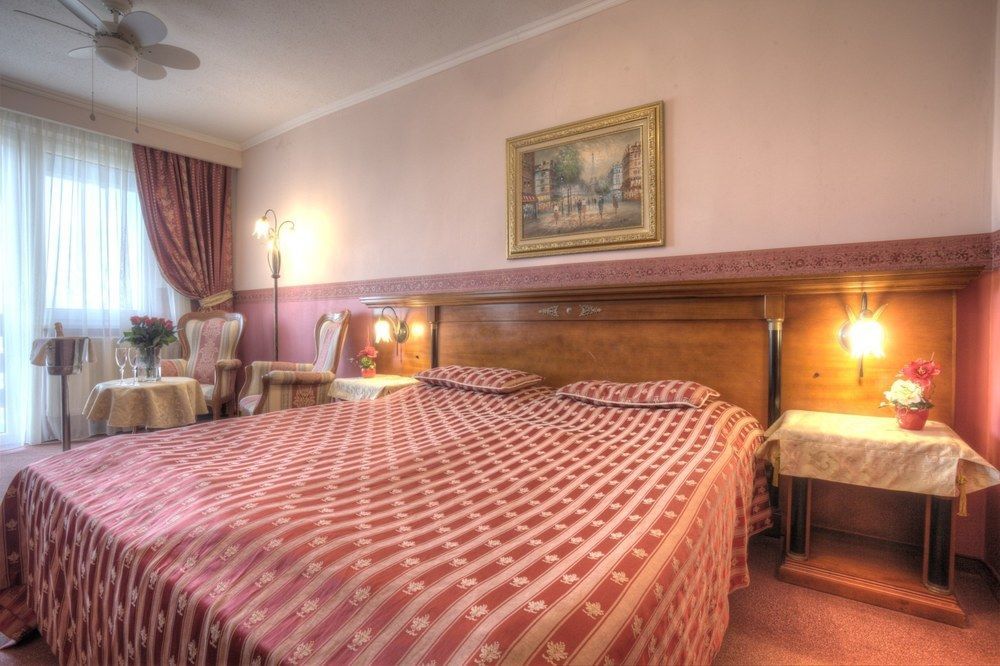 Grand Hotel Residence Boutique Hotel With Privat Wellnes (Adults Only) Пиещани Екстериор снимка